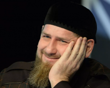 Кадыров посоветовал уезжающим из России мужчинам надеть юбки