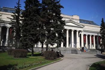 Скверу у Пушкинского музея присвоили имя Ирины Антоновой