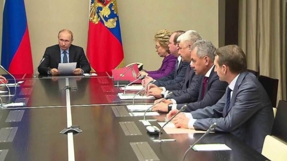 Владимир Путин провел <b>совещание</b> с постоянными членами Совбеза РФ