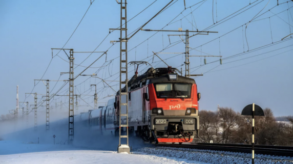 В <b>РЖД</b> сообщили, что 75 тысяч пассажиров встретили Новый год в поездах