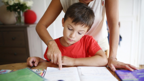 Психолог Екушевская посоветовала не наказывать детей за плохие оценки