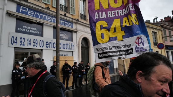 Более пяти тысяч человек приняли участие в протесте против пенсионной реформы в Ницце