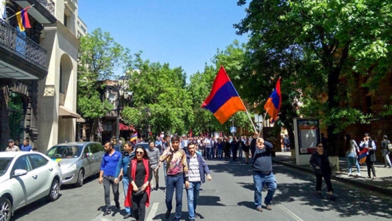 В Кремле надеются, что ситуация в Армении будет урегулирована в рамках конституционного по...