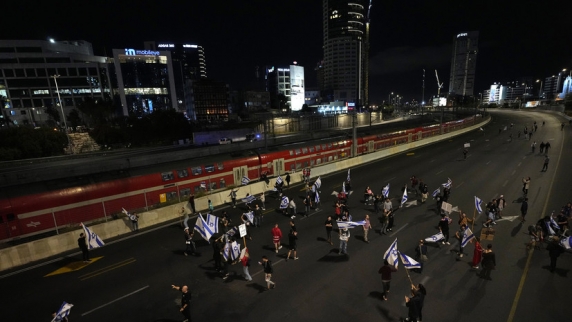 В Израиле тысячи людей вышли на акции протеста, несмотря на приостановку судебной реформы