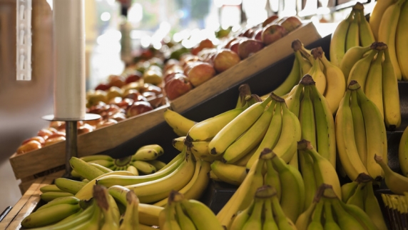 Росстат: помидоры и бананы в России за неделю подорожали более чем на 10%