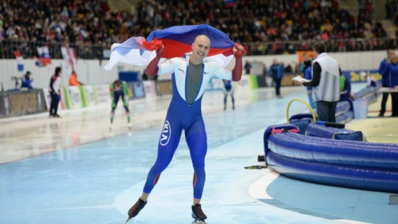 Российские спортсмены взяли золото в конькобежном спринте, скелетоне и соревнованиях саноч...