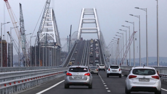 По Крымскому мосту с момента открытия проехали более трех миллионов машин