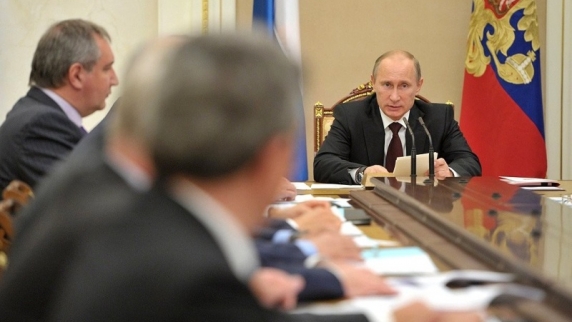 Владимир Путин: России необходима новая комплексная стратегия действий в сфере военно-техн...