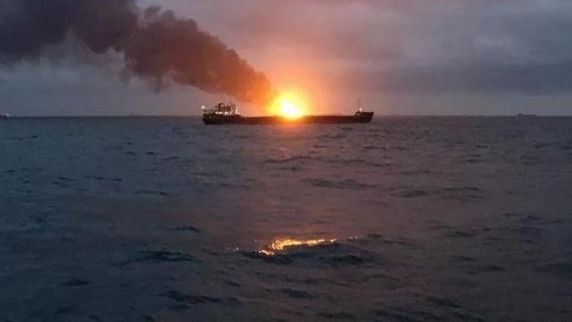 В Керченском проливе идет масштабная поисковая операция в районе, где горят два танкера со...