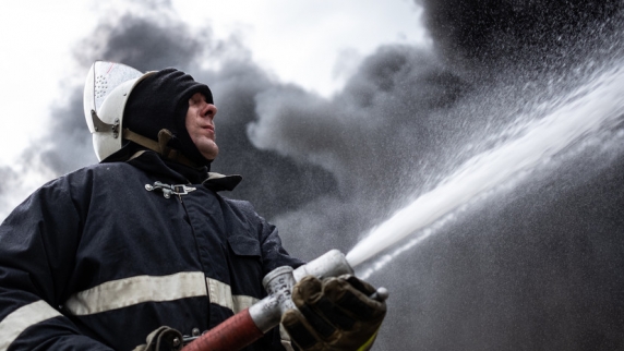На заводе моющих средств в Казани начался пожар