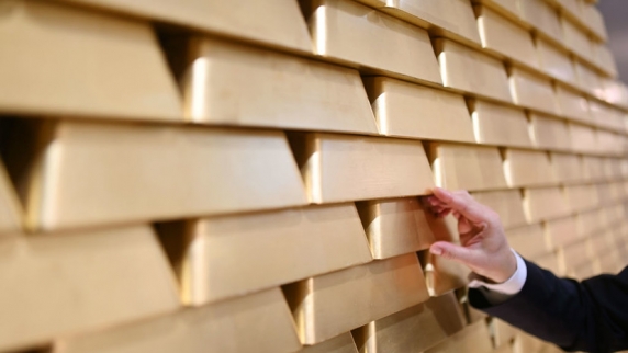 Стоимость золота поднялась выше $1900 за унцию