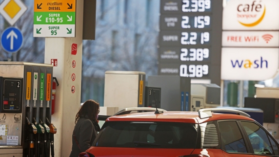 Автомобильная ассоциация: цены на бензин в США обновили исторический максимум