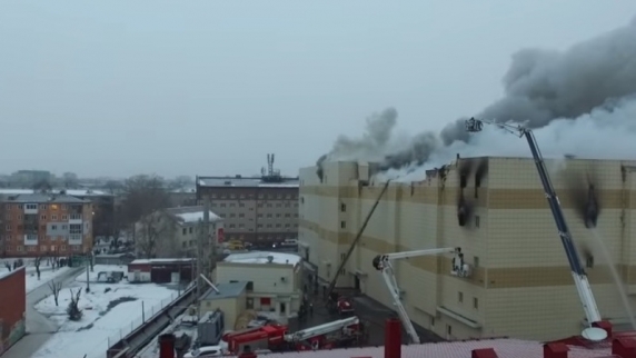 <b>Пожар</b> в торговом центре Кемерова