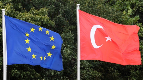 Турция обвинила ЕС в затягивании диалога по упрощению визового режима
