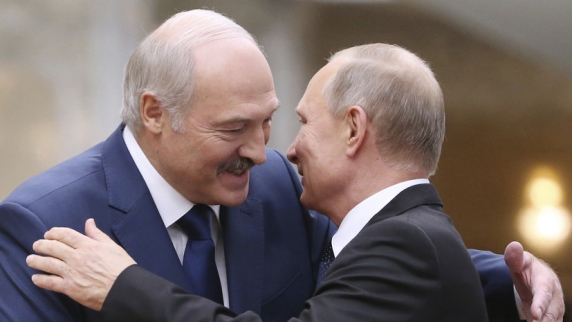 Песков: Путин и Лукашенко посетят <b>Крым</b> в подходящий момент
