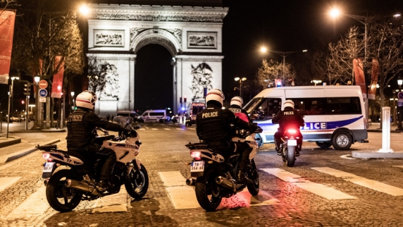 Во Франции более 95 тысяч полицейских обеспечат безопасность в новогоднюю ночь