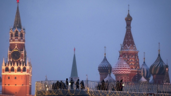 Песков: Кремль сообщит, когда Путин подпишет указ об ответе на нефтяной потолок