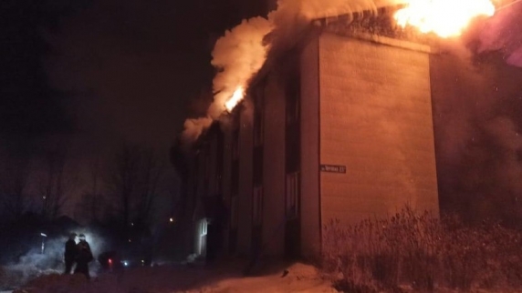 Спасатели локализовали пожар в многоквартирном доме в посёлке Тымовское