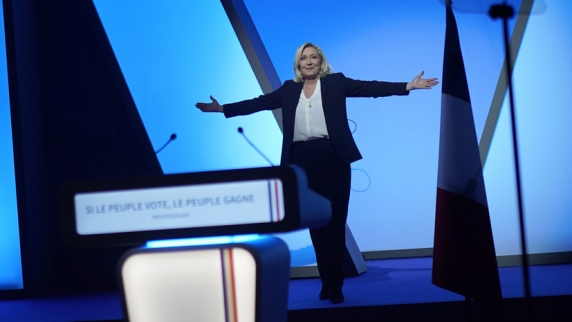 Ле Пен лидирует в первом туре выборов президента во Франции с 28,20% голосов