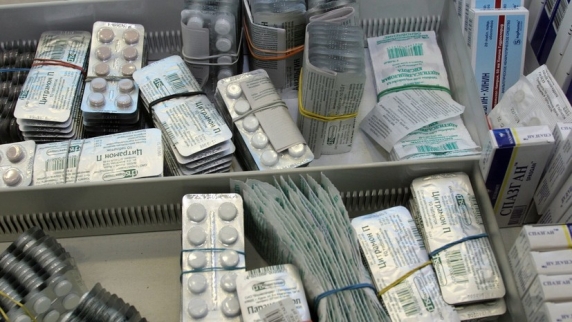 <b>Минздрав</b> России поручил регионам сформировать запас лекарств не менее чем на четыре...