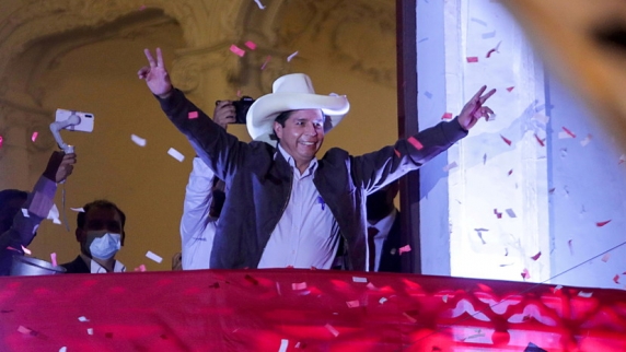 Избирком Перу объявил Кастильо победителем выборов