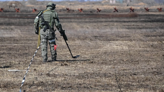 Российские военные приступили к разминированию территории в ЛНР