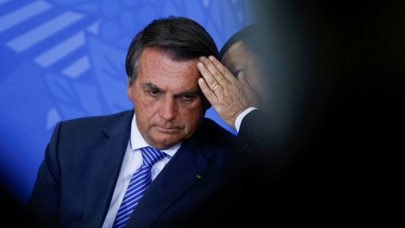 В Бразилии сенаторы одобрили обвинения против Болсонару в 9 преступлениях