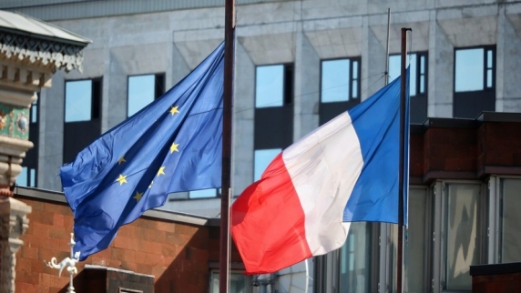 В <b>парламент</b>е Франции подняли вопрос о стоимости участия страны в конфликте на Украи...