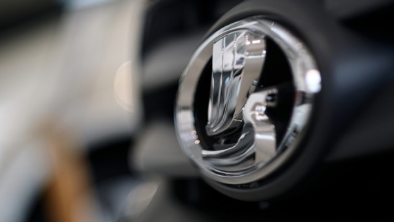 <b>АвтоВАЗ</b>: цена нового лифтбека Lada Granta Drive Active составит почти 981 тысячу ру...