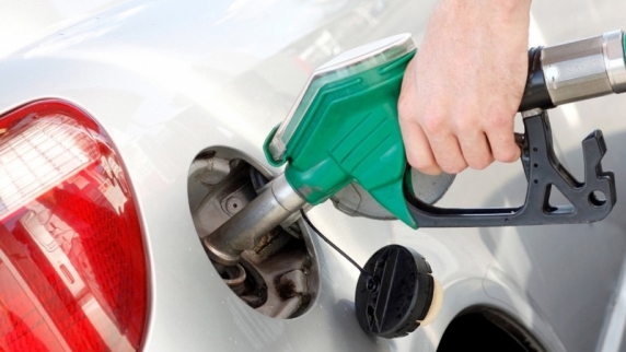 Аналитики зафиксировали снижение цен на бензин в России