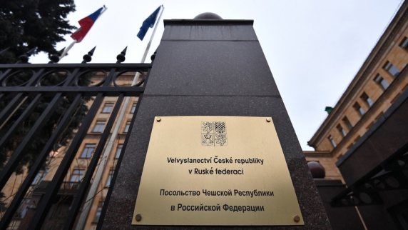 «Общее число уволенных составит 79»: посольство Чехии в Москве сократило большинство росси...
