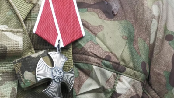 Погибшего в ходе спецоперации 19-летнего военного посмертно наградили орденом Мужества