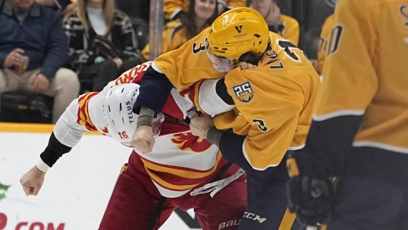 Задоров подрался с канадским хоккеистом «Нэшвилла» Лозоном в матче <b>НХЛ</b>