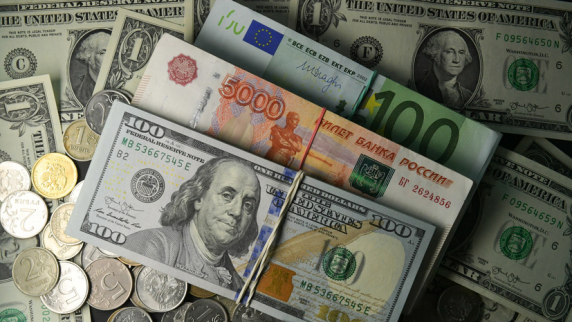 Экономист Беляев прокомментировал ситуацию с курсом <b>доллар</b>а и евро