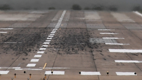 В аэропорту Норильска самолёт выехал за пределы взлётно-посадочной полосы