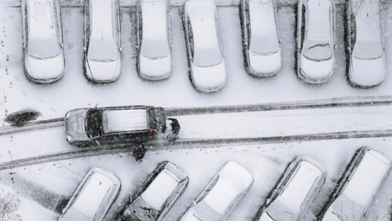 Специалист Соколов рассказал, как завести автомобиль в сильный мороз