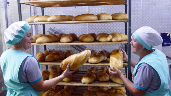 Диетолог Соломатина рассказала об особенностях цельнозернового и белого хлеба