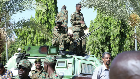 РИА Новости: армия блокировала все мосты и центральные улицы в столице <b>Судан</b>а