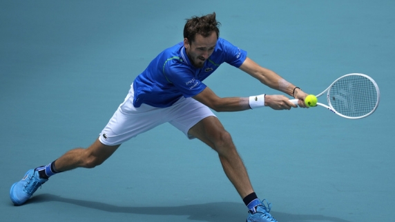 Медведев обыграл Хачанова и вышел в финал теннисного «Мастерса» в Майами 