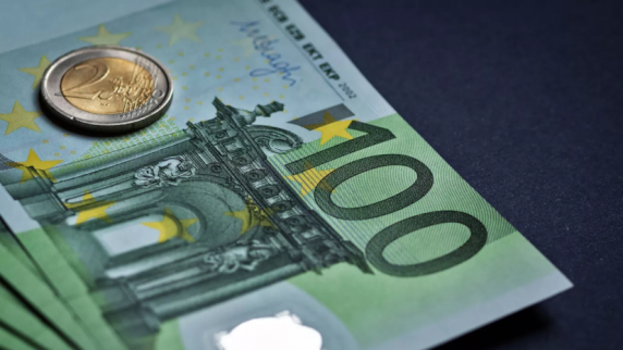 Курс евро на Мосбирже опустился ниже 101 рубля