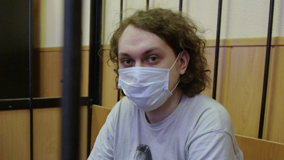 Суд в Петербурге постановил выпустить блогера Хованского из СИЗО