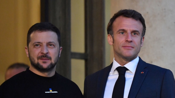 Макрон заверил Зеленского, что Франция продолжит поддержку Украины