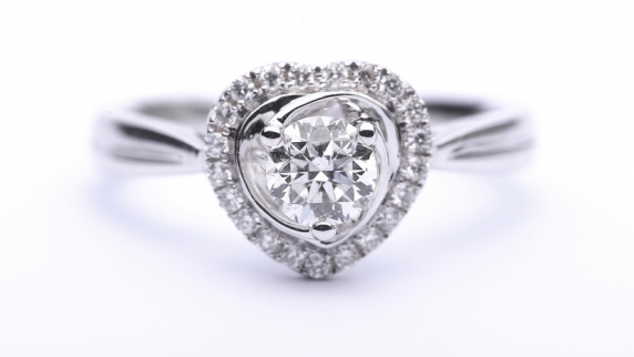 Специалист Ракутина назвала кольцо с бриллиантом в виде сердца трендом свадебного сезона