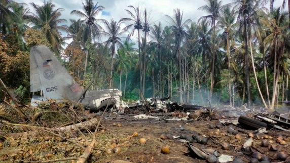 Число жертв крушения филиппинского военного самолёта возросло до 29