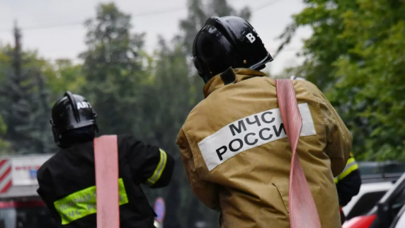 Спасатели ликвидировали пожар в административном здании в Якутске