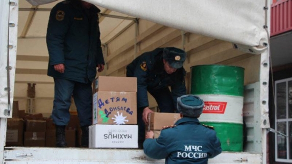 МЧС России направило в Донбасс автоколонну с новогодними подарками