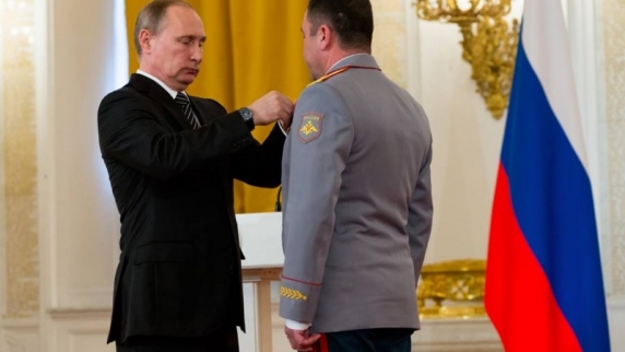 В Георгиевском зале Кремля президент вручил госнаграды военным, отличившимся в ходе военно...