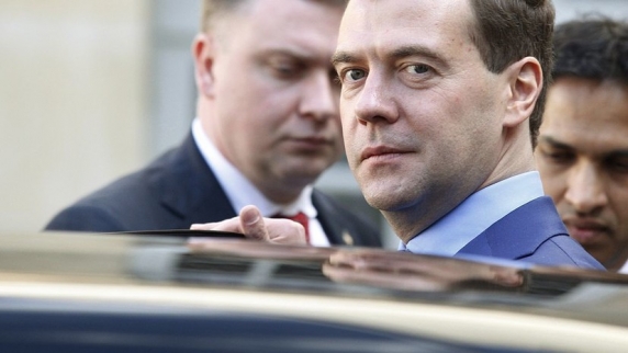 Медведев заявил, что России удалось не допустить отъезда учёных на фоне санкций