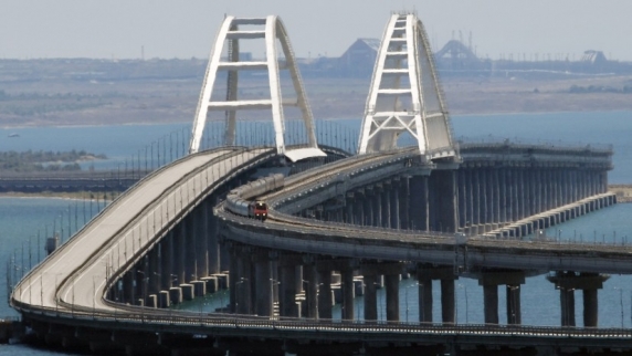 Движение по Крымскому мосту перекрыто