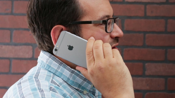 Россияне готовят иски против Apple из-за "тормозящих" iPhone